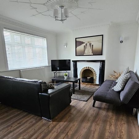 The Crescent, 3 Bed House With 2-3 Parking Spaces, Great For Contractors And Family Greenhithe Екстер'єр фото