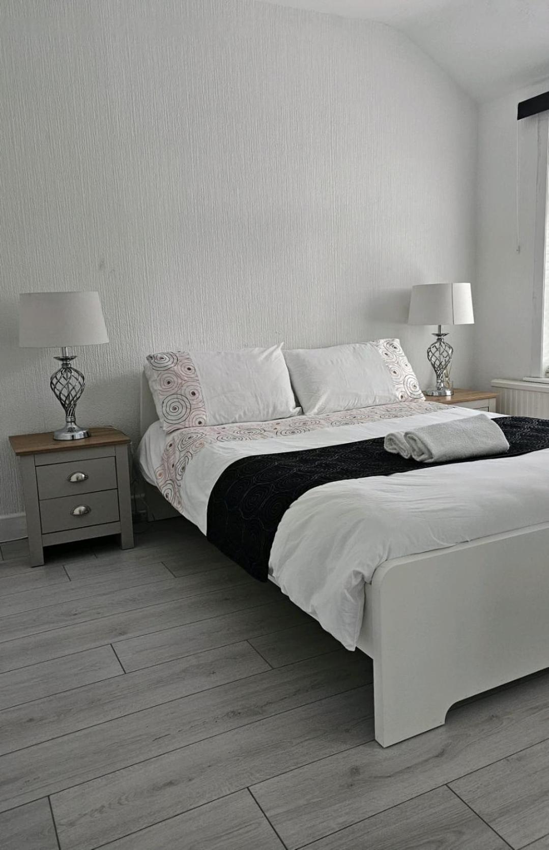 The Crescent, 3 Bed House With 2-3 Parking Spaces, Great For Contractors And Family Greenhithe Екстер'єр фото